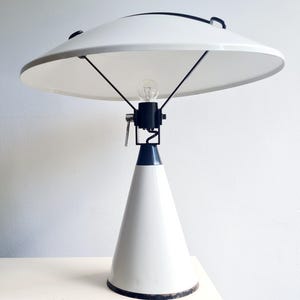 Original ELIO MARTINELLI for Martinelli LUCE Radar Lampe vintage Modell 676 rare italian Design  70s space age Radar Tischlampe weiß schwarz
