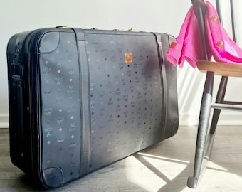 MCM Koffer A2324 Designer MICHAEL CROMER München Rarität stilvoll Reisen schwarz gold Monogramm edel Aufbewahrung 90er made in Germany