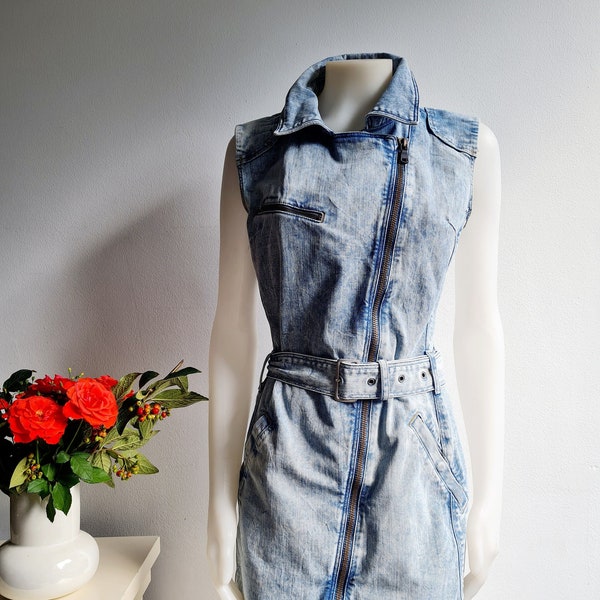 WRANGLER DENIM KLEID vintage Jeanskleid mit Reißverschluss, Seitentaschen und Grürtel Blogger Style lange Weste Influencer Fashion Design