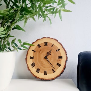 KIENZLE Baumstamm Uhr vintage mid century design Holz Wanddeko rund römisches Zifferblatt Rarität made in Germany