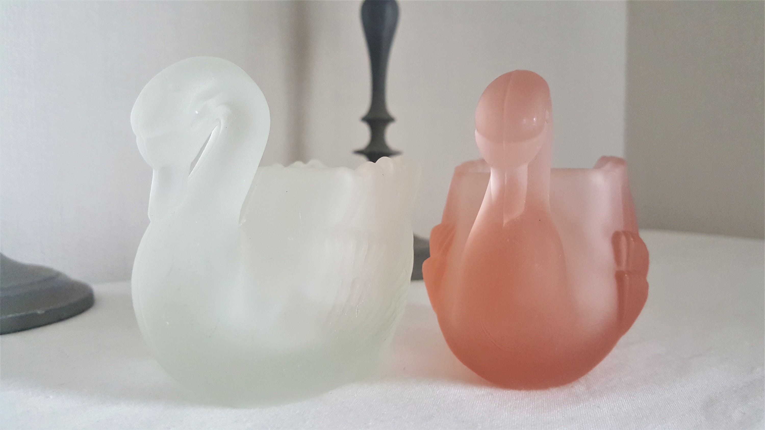 Two Vintage Glass Swans/Home Decor/Sygn en Verre