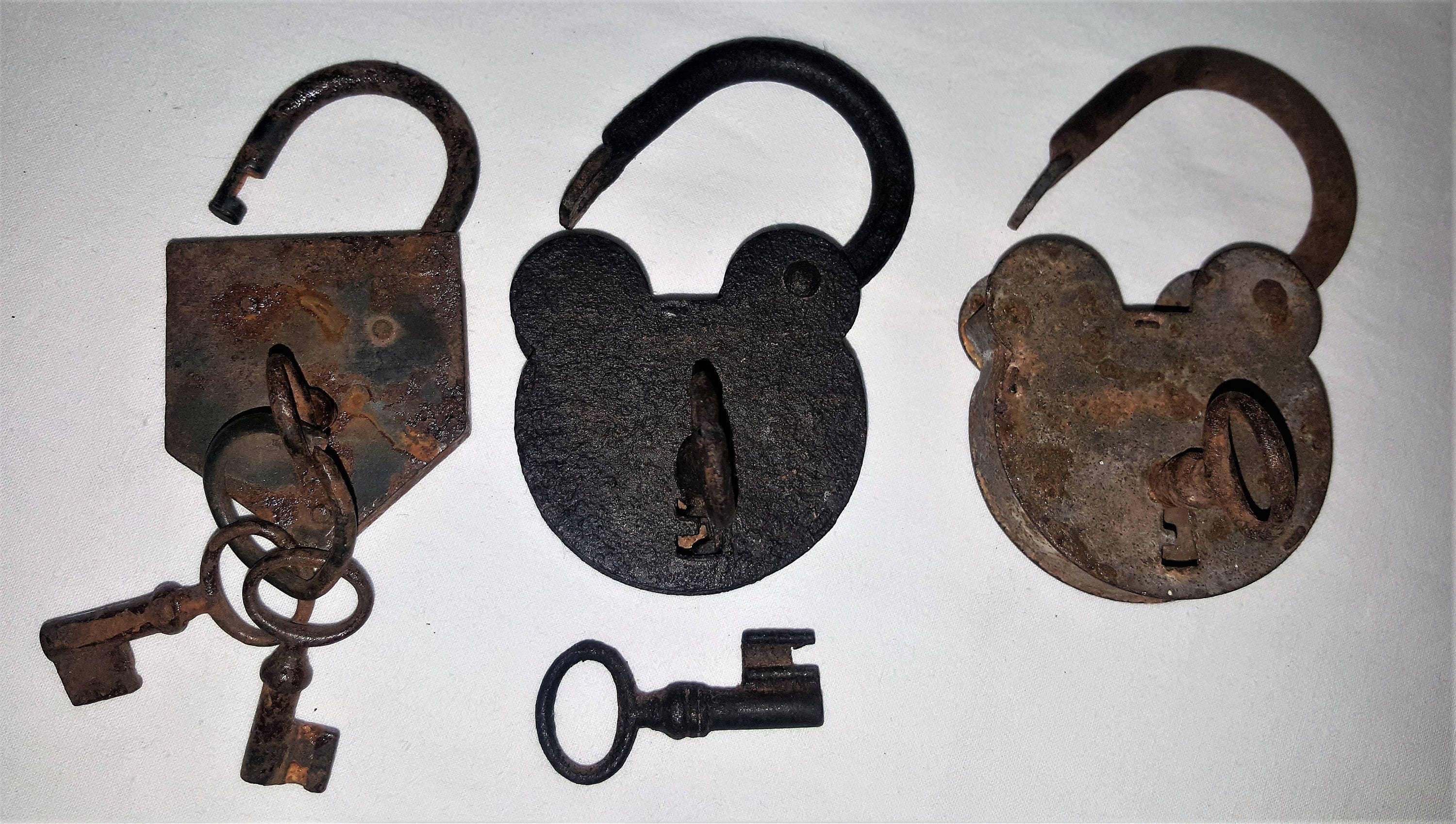 3 Ancien Cadenas de France