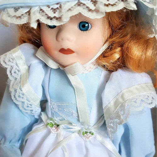 Madmoizelle From 1640-50s / Vintage hotsell Collectible Doll In Plaster / Une Poupée En Platre / Poupée Parisienne