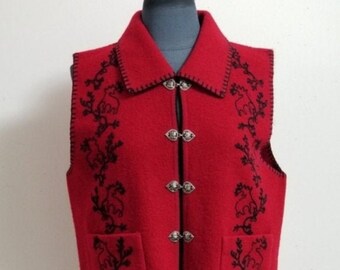 vintage Woolrich Ruby Red 100% Wool Embroidered Metal Frog Closure Size Small