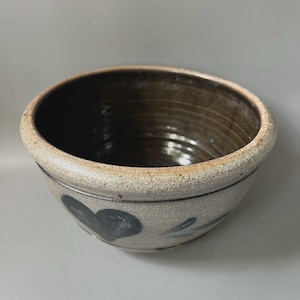 Vtg Rowe Pottery Works Salt Glaze Stoneware Blue Heart Mixing Bowl 1989 7."