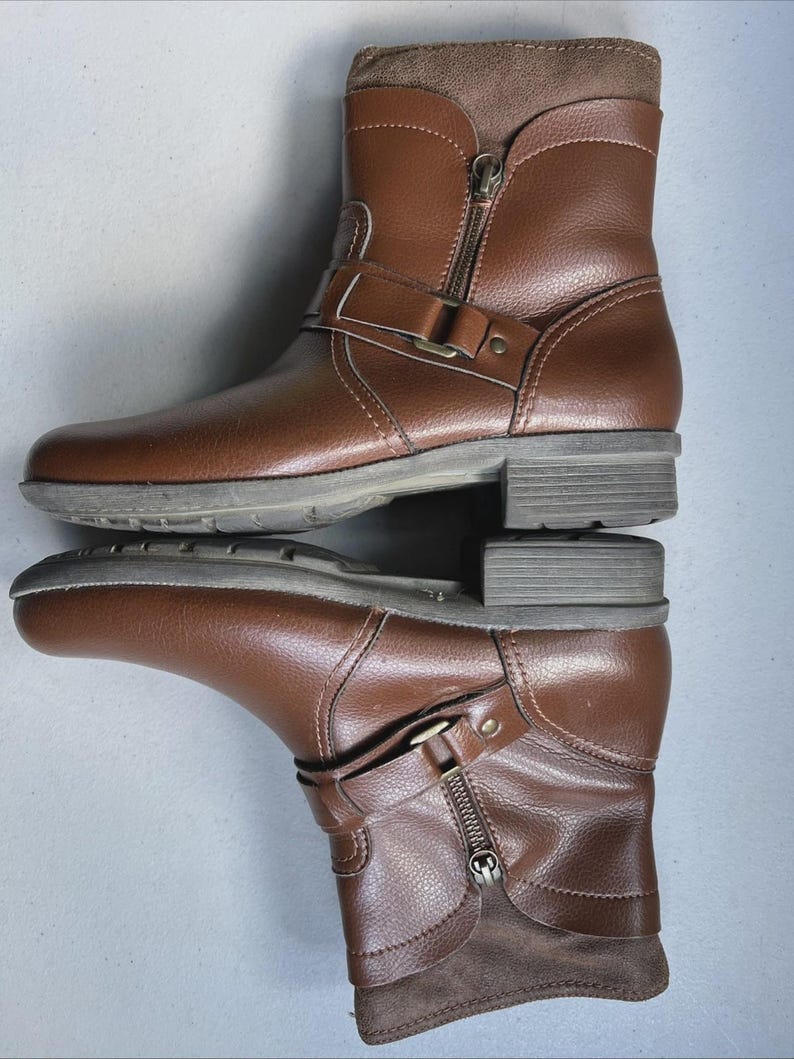 VTG Clarks Riddle Avant Bottines moto en cuir marron Chaussures à boucle taille 8,5 image 2
