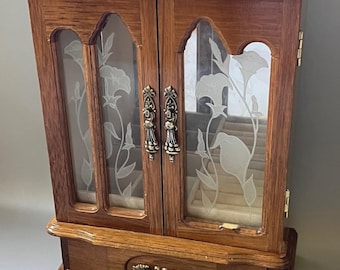 Armario de madera vintage Powell con cristal grabado y flores, joyero musical de 33 cm (13")