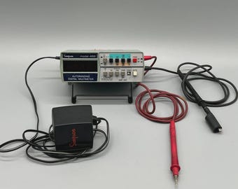 Vtg Simpson modell 462 digital multimeter med automatisk mätning och ledningar - slås på