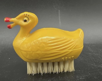 Cepillo de uñas infantil vintage KENT Lucky Duck, fabricado en Inglaterra, amarillo, figura de plástico.