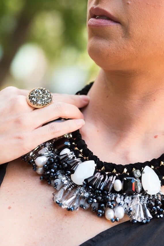 Collier Déclaration Cristal Et Strass - Bijou Fantaisie Neuf Avec étiquettes, Style Statement