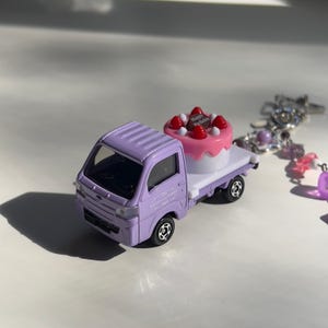 Birthday Delivery - Subaru Sambar Beaded Keychain