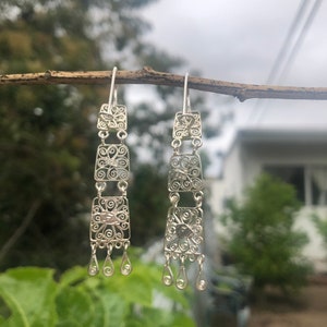 Aretes de filigrana de plata esterlina de Oaxaca - Aretes estilo Frida con escudo azteca en capas - A