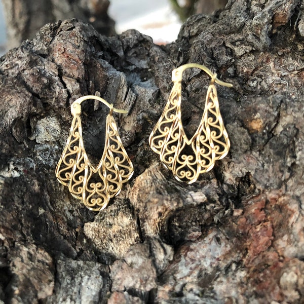 14k Gold Scroll Earrings - Diamond Cut Vintage Hoops