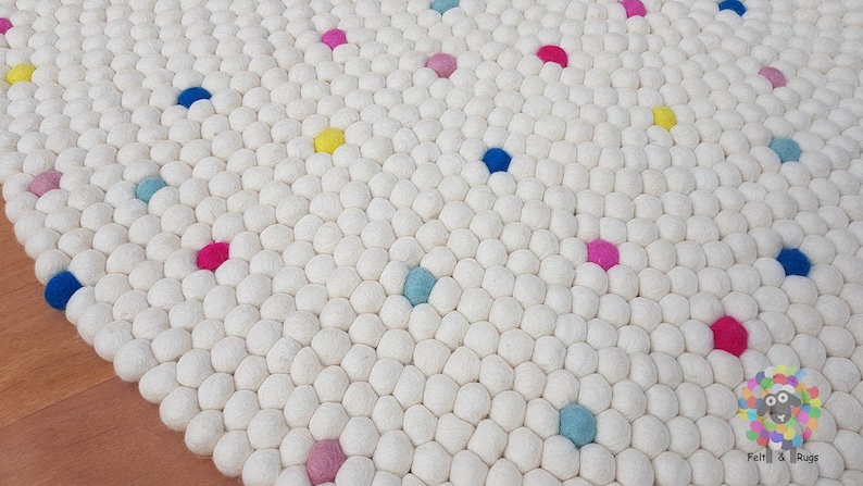 Felt Ball Rugs / White Rug with bright spot / Nursery Rug / Girl room carpet Free Shipping image 2