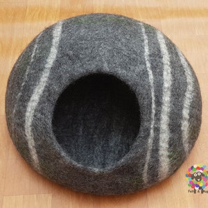 大型フェルト製猫用洞窟 / 直径 40 cm または 16 インチ / 猫用ベッド / ペット用ベッド / 子犬用ベッド / 猫用ハウス。100 % ウール ナチュラルカラー
