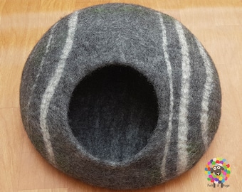 Large Felt Cat Cave / 40 cm or 16 Inches Diameter / Cat Bed / Pet Bed / Puppy Bed / Cat House. 100 % Wool Natural Color