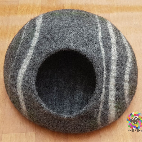 Large Felt Cat Cave / 40 cm or 16 Inches Diameter / Cat Bed / Pet Bed / Puppy Bed / Cat House. 100 % Wool Natural Color