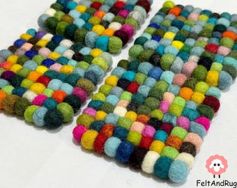 Posavasos de bolas de fieltro: Posavasos cuadrado de lana hecho a mano (10 cm)