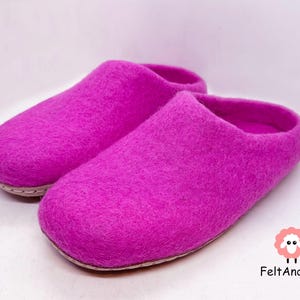 Gevilte schoenwol indoor roze pantoffel. Handgemaakt van 100% wol geïmporteerd uit Nieuw-Zeeland. Gemaakt in Nepal. GRATIS VERZENDING