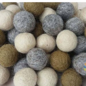 2,2 cm Filz Bommeln. Wolle Pom Pom Kindergirlande Dekoration. Brauntöne und Wollweiß 100 % Wolle - DIY Basteln