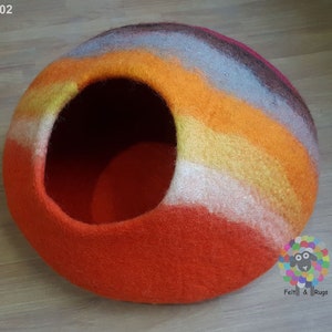 Large Multicolor Felt Cat Cave / 40 cm or 16 Inches Diameter / Cat Bed / Pet Bed / Puppy Bed / Cat House. 100 % Wool Natural Color
