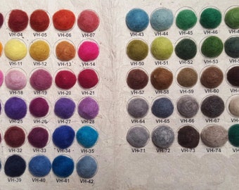 Kies je eigen kleur. Vilten pompons van 2 cm. Wollen pompom decoratie babyslinger 100% wol - DIY Craft