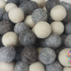 2 cm Filz-Pom-Poms. Wolle Pom Pom Kinderzimmer Girlande Dekoration. Brauntöne und Offwhite 100 % Wolle - DIY Craft