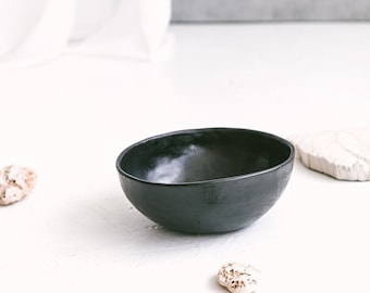 Black Ramen bowl ceramic, Large soup dish, Handmade noodle bowl, Pottery fruit bowl, Stoneware dinnerware, Best dad gift from daughter son