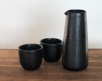 Keramik Karaffen-Set mit 2 Gläsern, Krug und Becher ohne Griff, Handgemachter Krug, Industrieller Loft Wasserkrug, Foodie Herren Geschenk für Ihn