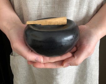 Palo Santo altar, Smudge bowl black, Ceramic stick incense burner, Round stoneware holy wood holder, Meditation healing supply, Home cleanse