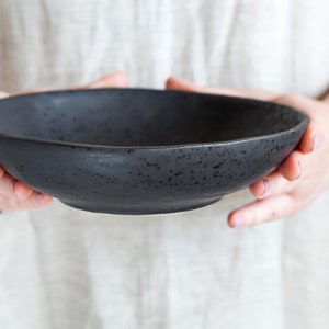 Handmade dinner bowl, Black raised edge salad bowl, Wide ceramic pasta bowl, Large stoneware dish, Minimalist pottery tableware, stoneware set