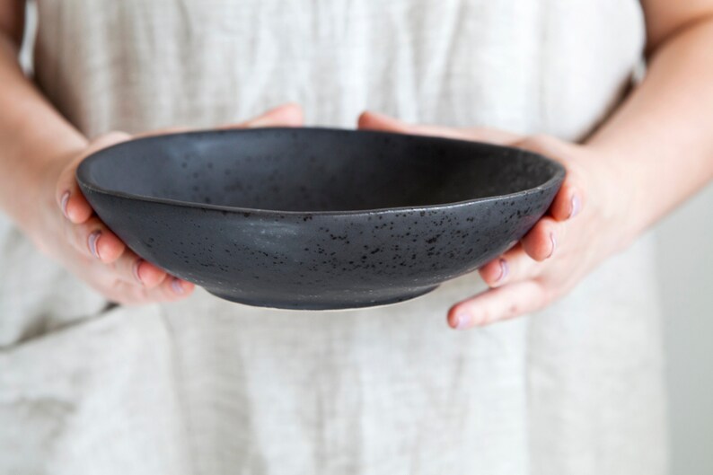 Handmade dinner bowl, Black raised edge salad bowl, Wide ceramic pasta bowl, Large stoneware dish, Minimalist pottery tableware, stoneware set