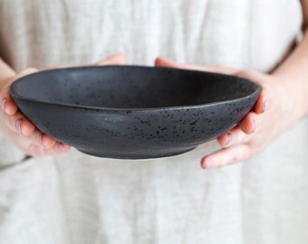 Handmade dinner bowl, Black raised edge salad bowl, Wide ceramic pasta bowl, Large stoneware dish, Minimalist pottery tableware self-gifting