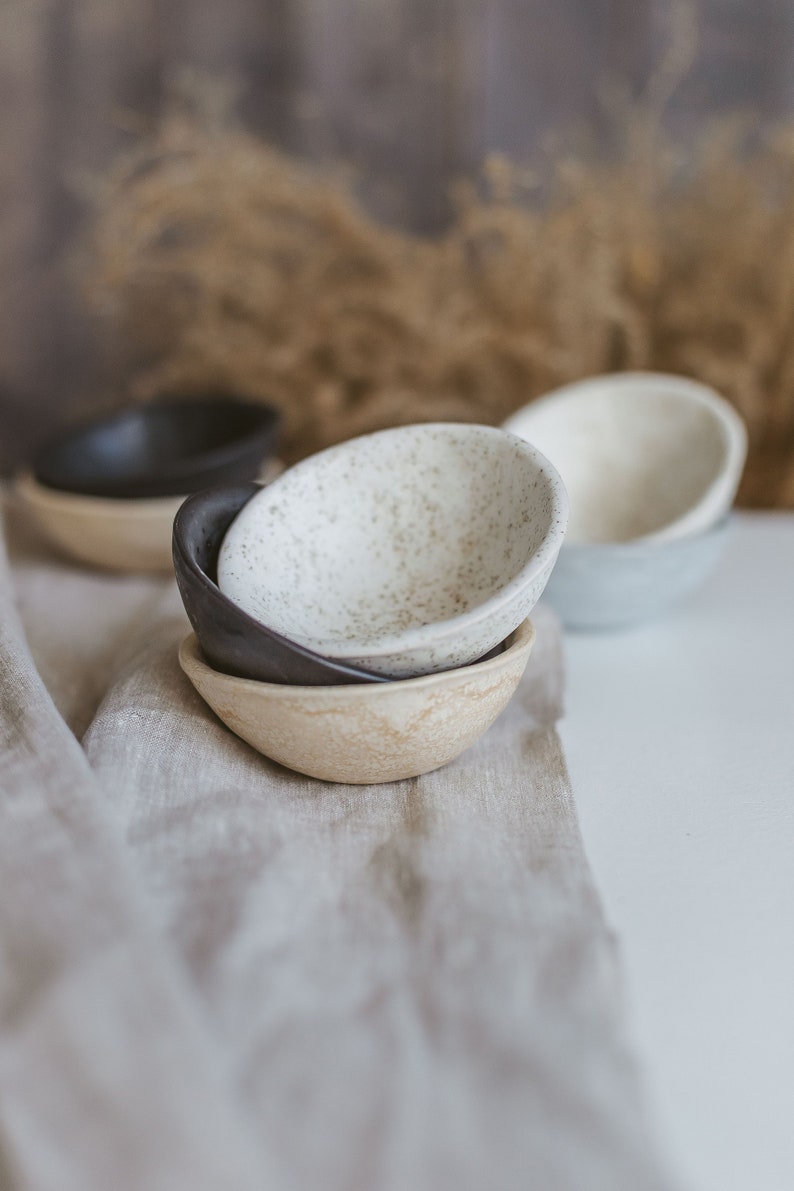 Wedding ring holder Speckled white small rice bowl Personalized trinket dish Jewelry storage Ceramic dipping bowl Boho jewelry holder