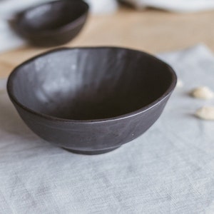 Keramik Suppenschüssel, Wabi Sabi Schüssel, handgemachte Keramik Ramen Schüssel, Holzkohle schwarze Schüssel, Steinzeug Schüssel, rustikales Geschirr, Bio-Geschirr