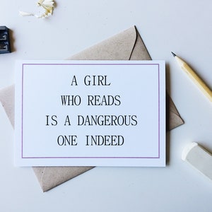 Carte Une fille qui lit * Carte de voeux * Carte-cadeau * Inspiration * Amoureuse des livres * Cadeaux pour les enseignants * Bibliothécaire * Éduquer * Enseigner
