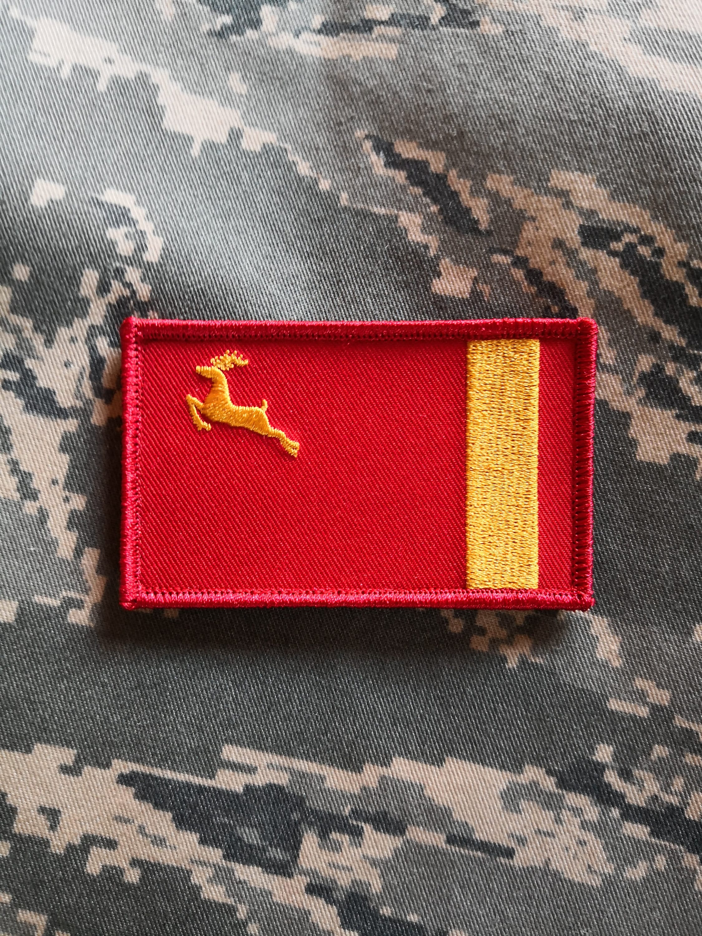 Spilla smaltata comunista a forma di falce martello, spilla da bavero vintage creativa dell'Unione Sovietica Russia spilla regali vestiti festa zaino decorazione, Metallo