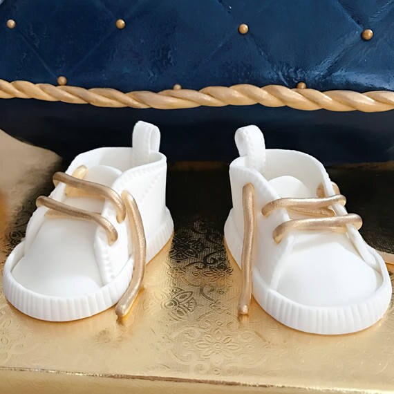 fondant baby shoes