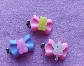 Kawaii cute small pastel candy bear bow star resin hairclips lolita fairy kei pastel goth dolly party kei punk stars hearts pink blue