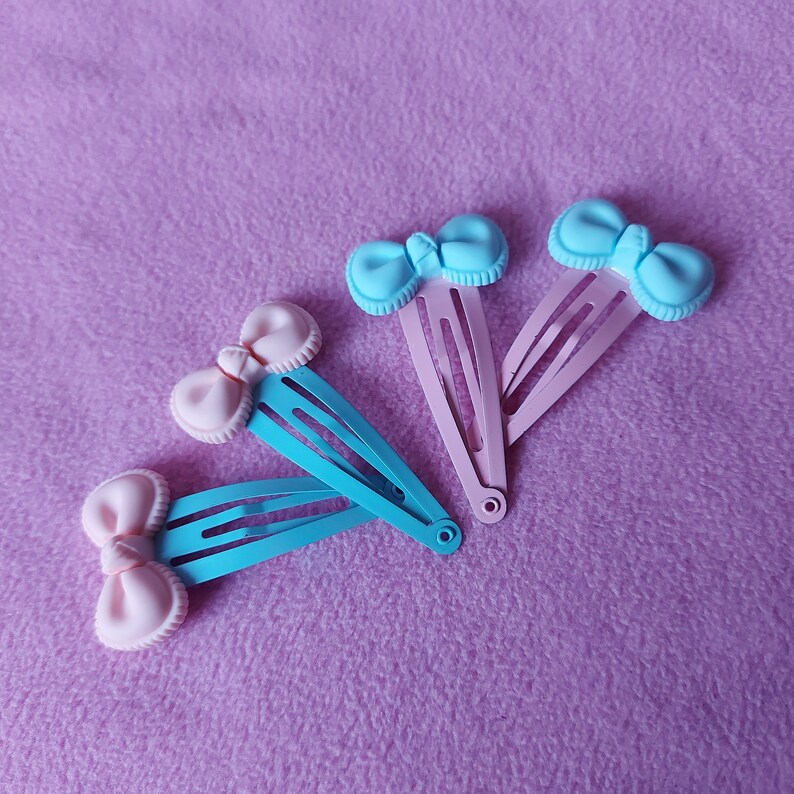lolita fairy kei pastel goth dolly party kei punk pink blue candy sweets lollipop Kawaii cute pastel pink or blue bow resin hairclips