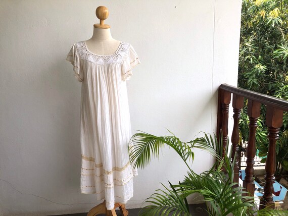 1970s Vintage Cream Angel Crochet Frilly Cheeseclo