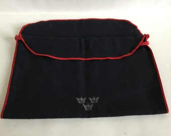 Vintage 1970’s Cloth Shoe Travel Bag Navy Blue W/Red Edges Three Crowns (Sweden’s National Symbol) Stamped On Front Never Used 11” X 15”