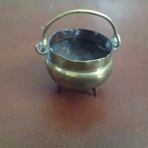 Vintage Miniature Solid Brass Inkwell in shape of Wash Pot H 1.3/4 W 1.3/4