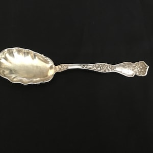 Vintage Sterling Serving/Berry Spoon Floral Pattern Scalloped Bowl Marked Pat 1903monogram appears to be “Y” 7.5”