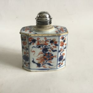 Antique 1700’s Chinese Imari Tea Caddy  Kangxi Period. 4” X 3” X 1.75”