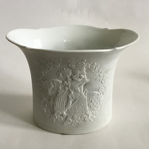 Vintage German White Kaiser Relief Vase H 5.75”  W 4.75”