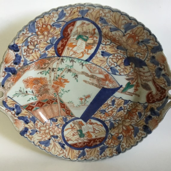 珍しい 19 世紀の日本製伊万里焼の 2 取っ手付き浅型大皿、福印、明治