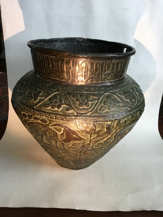 アンティーク 1800 年代後半の中東ペルシャ イスラム銅鍋。美しい槌目