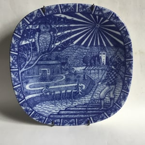 Vintage 1977 Rorstrand Christmas Plate.”Nils Holgersson’s Wonderful Journey In Sweden”  7 5/8”