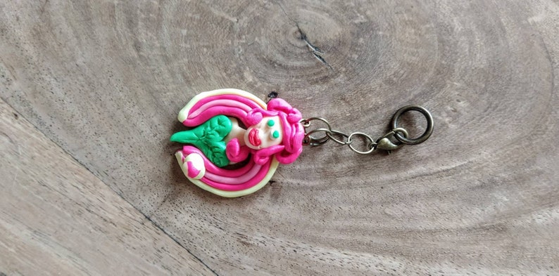 /'Madame Pink/' pendant